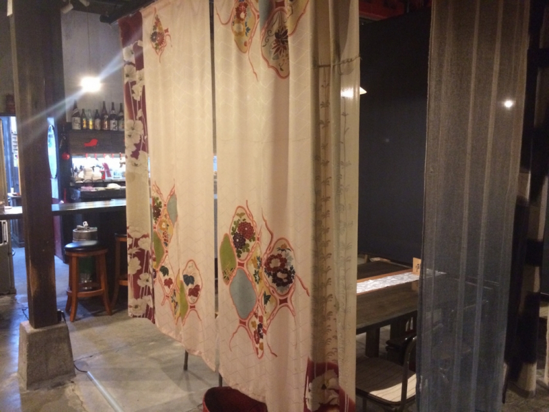 Aka-neko Himiko-kura seating