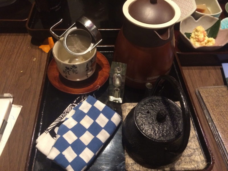 Aka-neko Himiko-kura tea set
