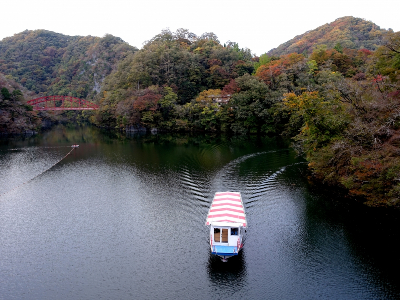 Shinryko Lake pleasure boat