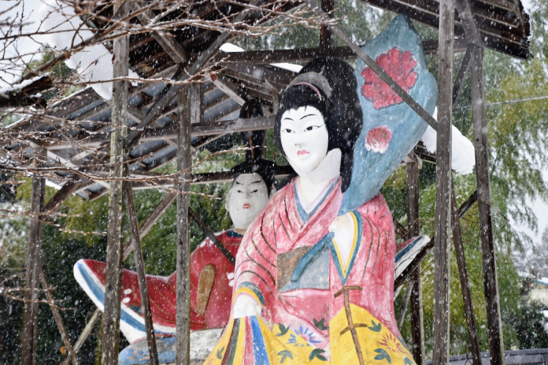 Miyoshi Ningyo Dolls welcome you to the Kimita Origami Museum