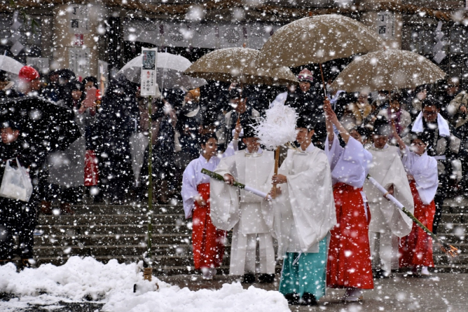 Snowbound tondo festival at Gokoku Shrine, Hiroshima