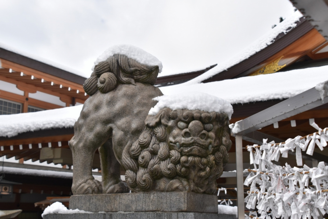Snowbound tondo festival at Gokoku Shrine, Hiroshima