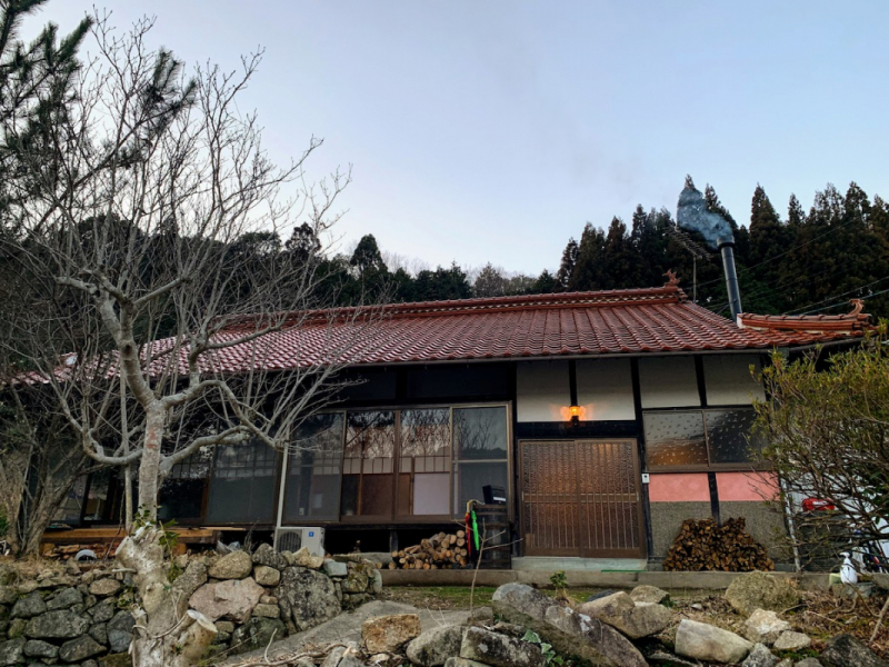 Cherie no Hataka looks like a typical Japanese farmhouse from the outside