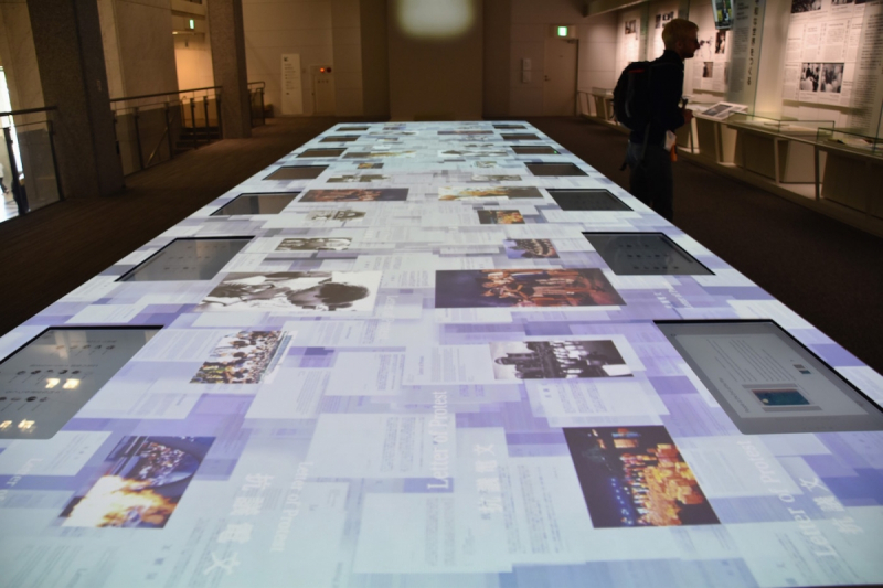 Hiroshima Peace Memorial Museum - Interactive table