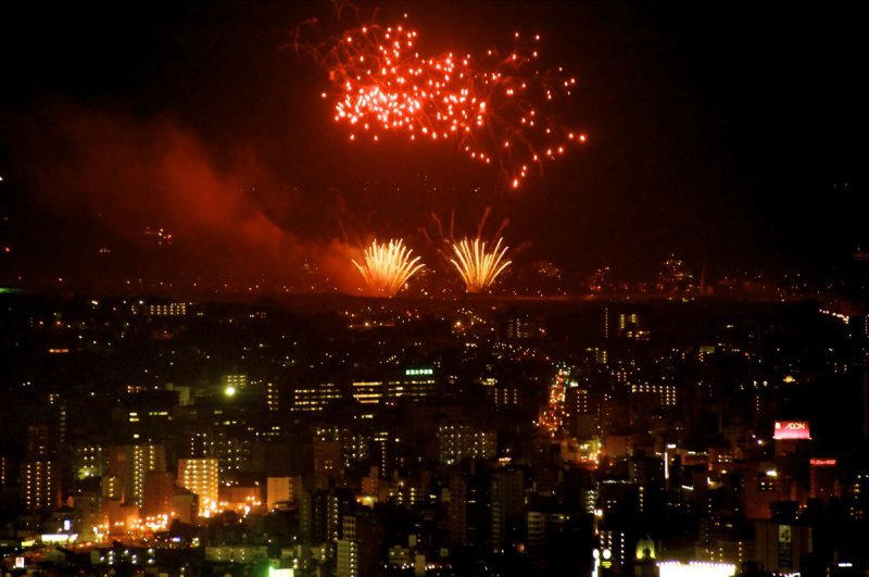 hiroshima-port-fireworks-from-ushita-yama-01