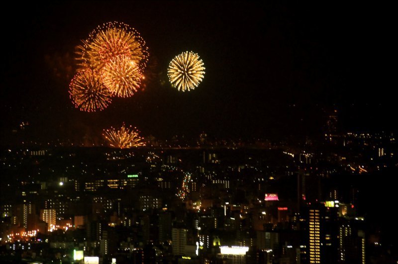 hiroshima-port-fireworks-from-ushita-yama-09