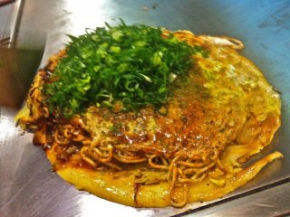 Okonomiyaki with green Negi onion topping