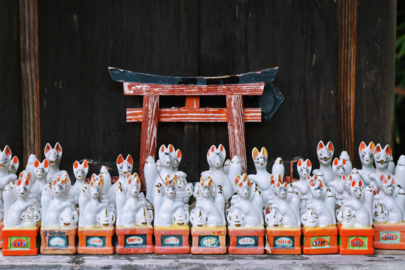 Fox statues at Jozan Inari Shrine