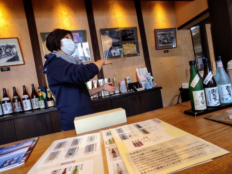 Sample sake at Rihaku