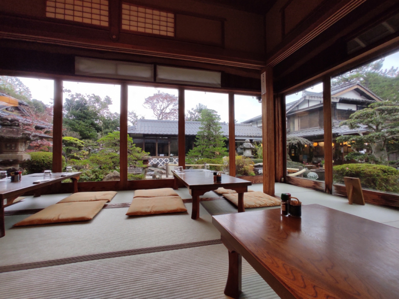 Yakumo-an zashiki seating