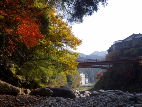 Sandan-kyo Gorge in Autumn – GetHiroshima