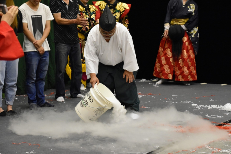 Dry ice in the Q&A