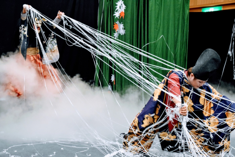 Raiko ensnared by the tsuchigumo