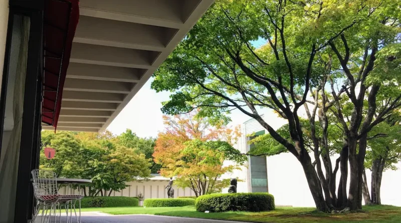Hiroshima Museum ofArt - Leafy grounds