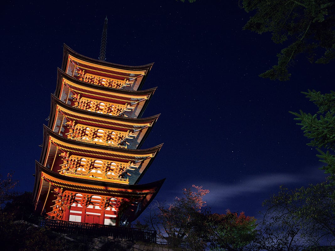 Miyajima-illumination-Pagoda