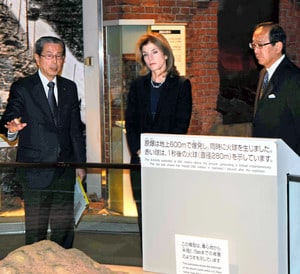 carloline kennedy at hiroshima peace museum