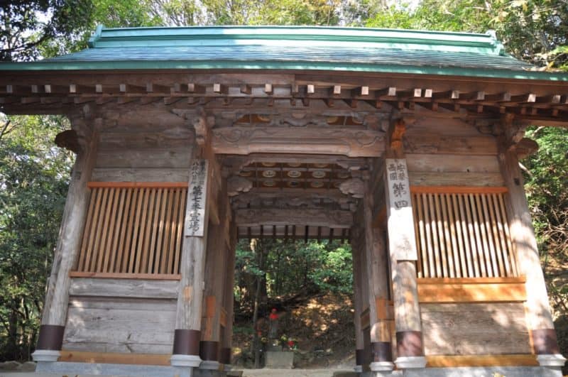 (24) Gakuraku-ji Temple Niimon gate