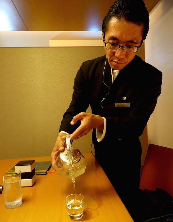 sheraton sake pouring