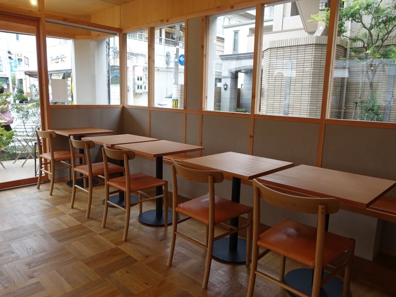 cafe luster in ushita, hiroshima (seating)
