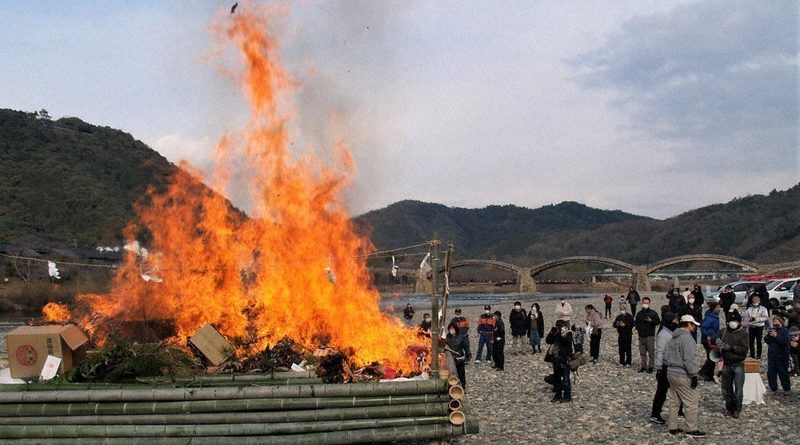 kintai bridge tondo bonfire festival in iwakuni