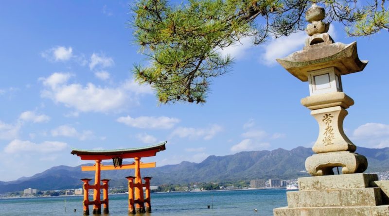 itsukushima shrine floating torii gate