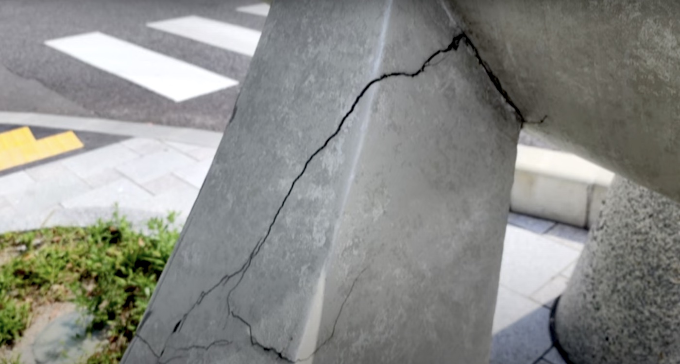 Isamu Noguchi Peace Bridge cracks close up