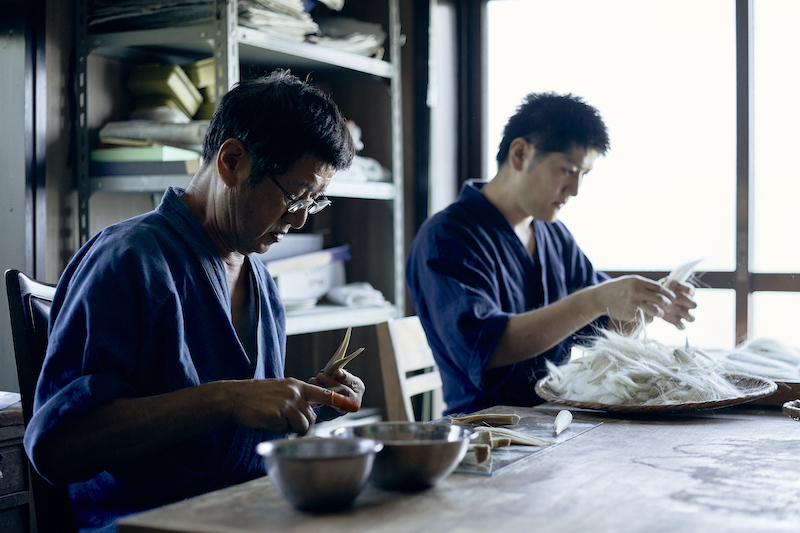 Yoshiyuki and Koso Hata working alongside each other at Bunshindo