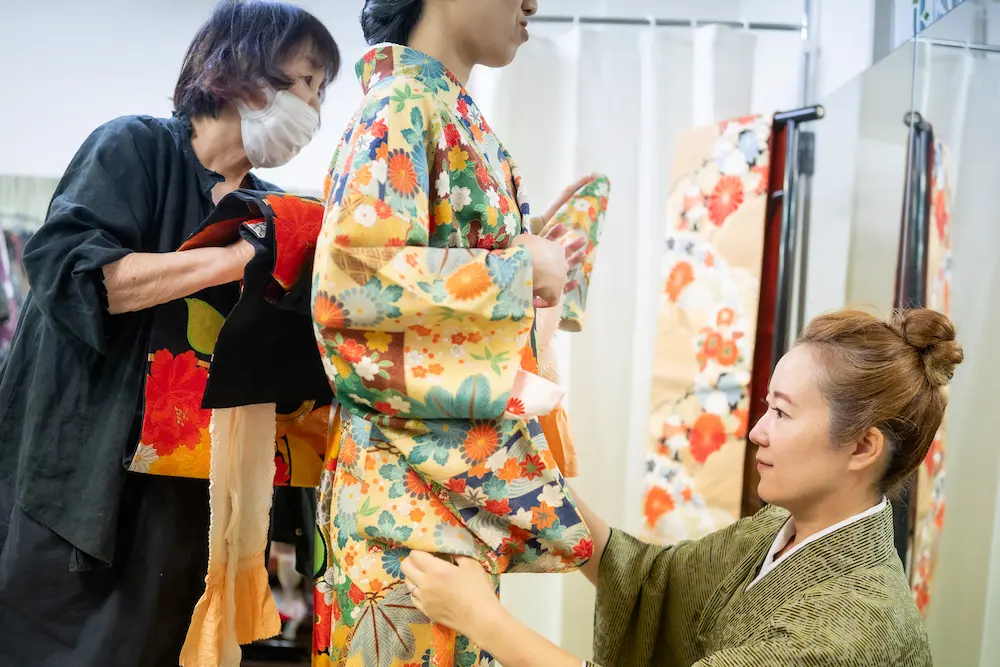 Momiji Hiroshima Kimono Rental Expert Fitting