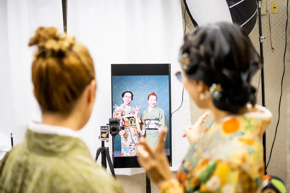 Momiji Hiroshima Kimono Rental - Selfie Studio