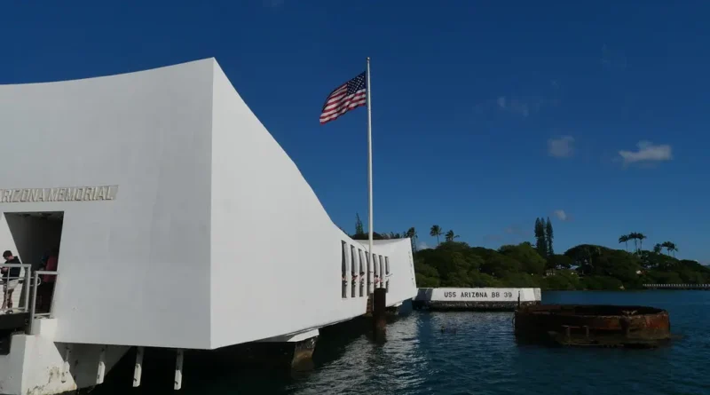 Pear Harbor - Arizona floating Memorial & US flag