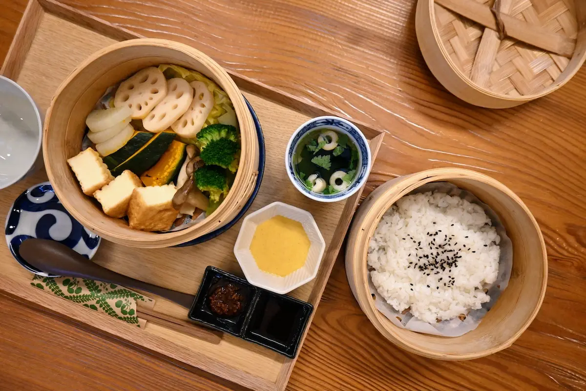 Kakiozaka vegan seiromushi lunch
