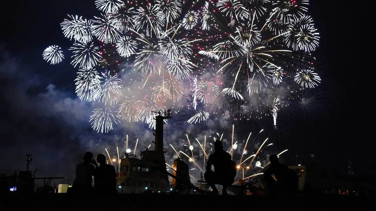 Too Hot for Fireworks: Hiroshima Festival to Moves to Autumn Too Hot for Fireworks: Hiroshima Festival to Moves to Autumn